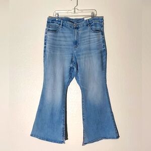 American Eagle Iced Light Indigo Curvy Super High Rise Flare Jeans WM Sz 20 NWT